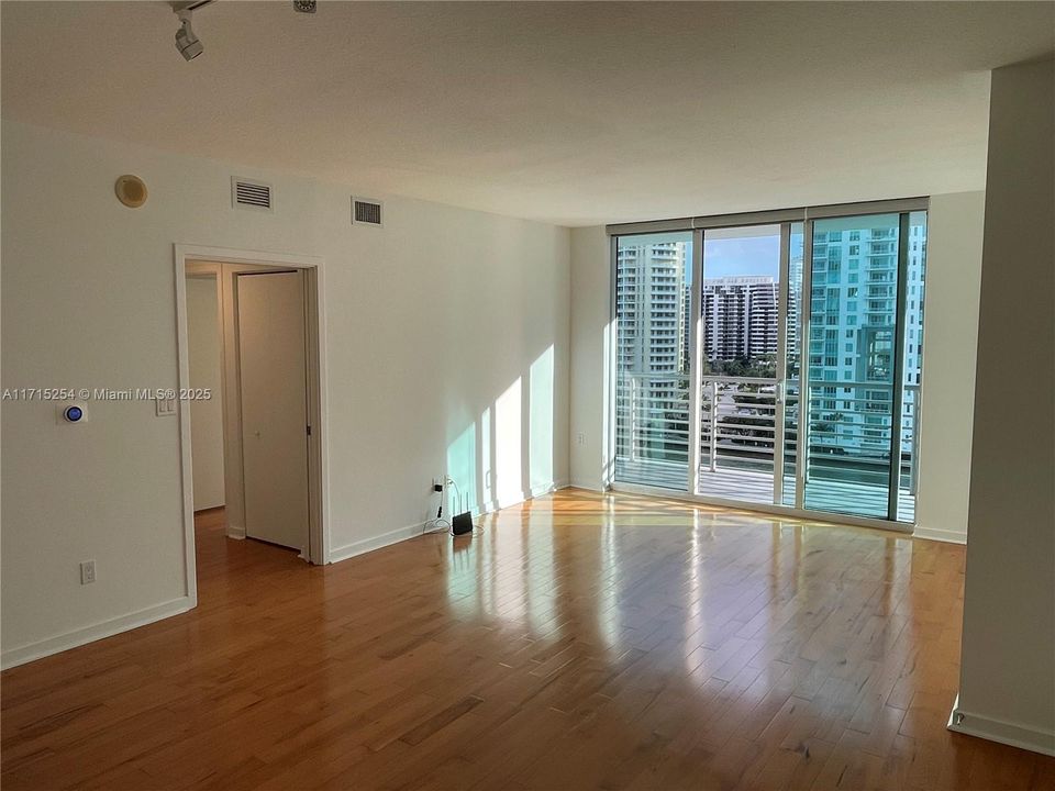 For Rent: $4,100 (2 beds, 2 baths, 1227 Square Feet)