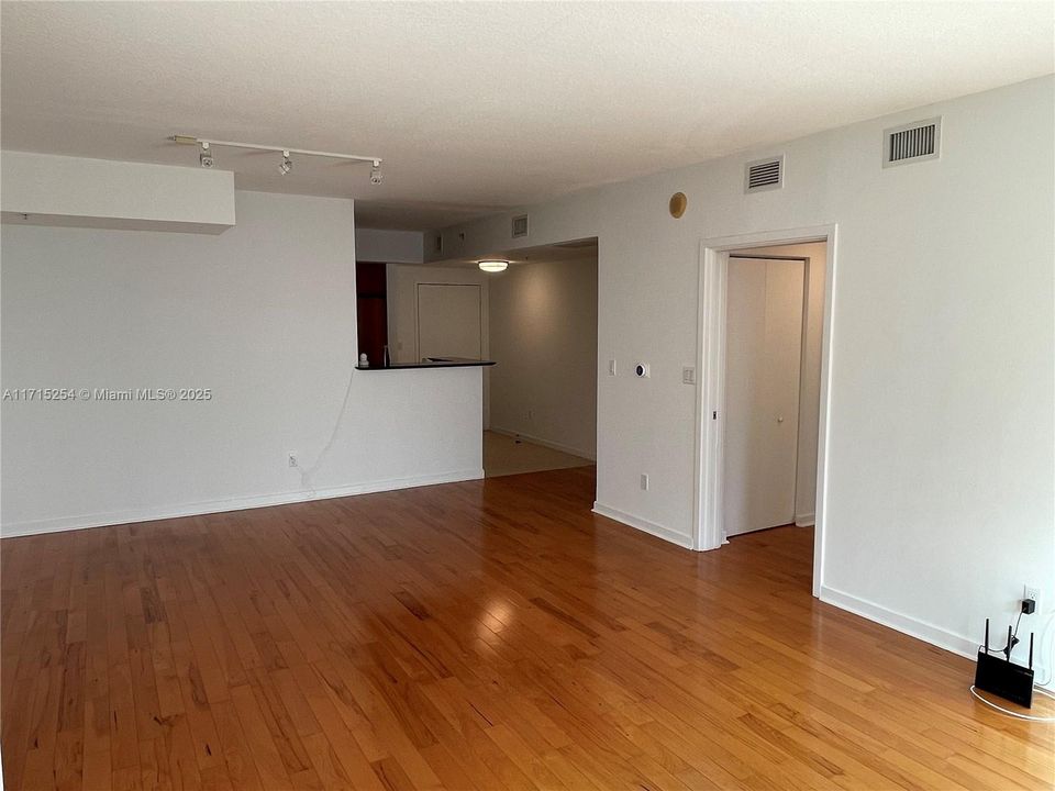 For Rent: $4,100 (2 beds, 2 baths, 1227 Square Feet)