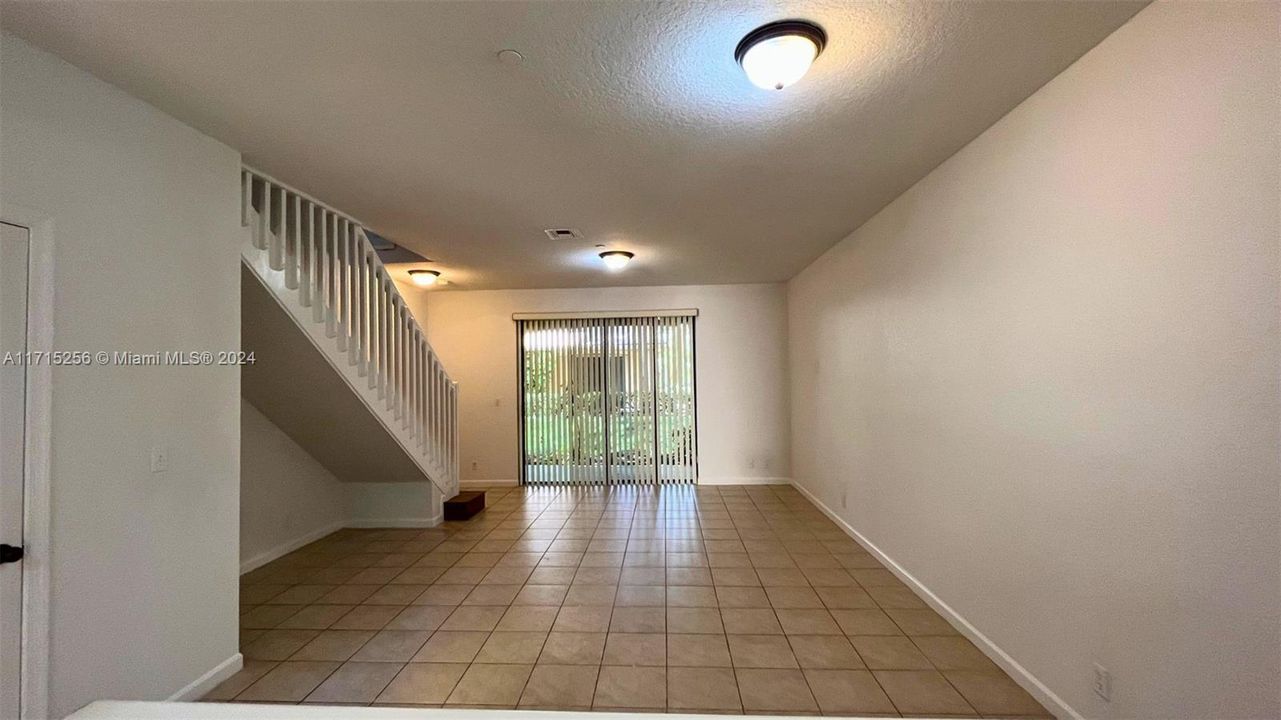 For Rent: $2,700 (2 beds, 2 baths, 1155 Square Feet)