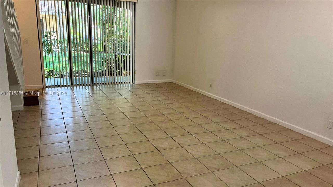 For Rent: $2,700 (2 beds, 2 baths, 1155 Square Feet)