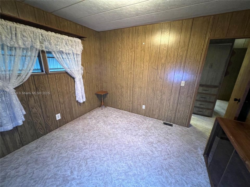 2nd bedroom