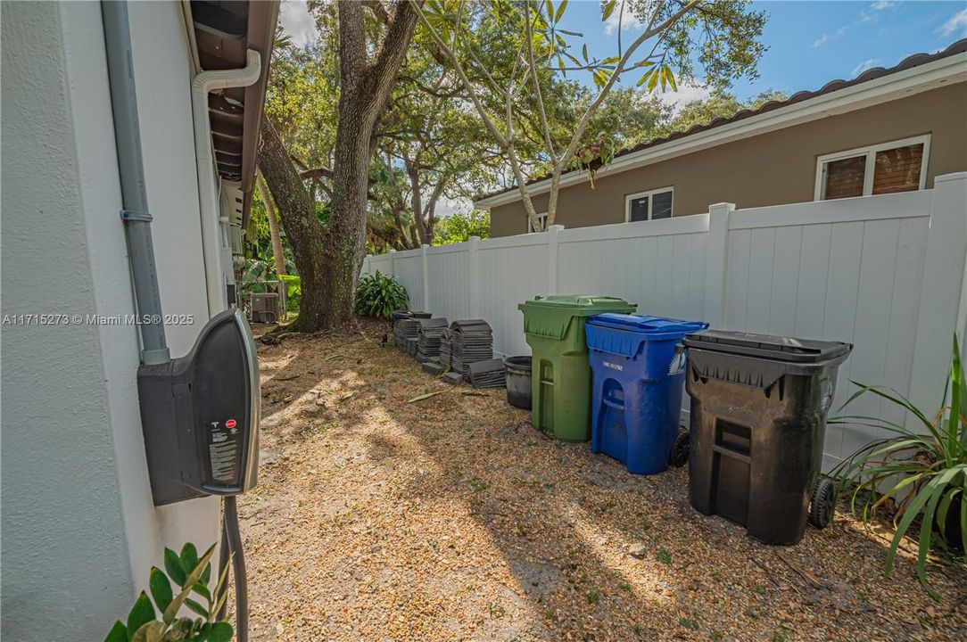 For Sale: $1,175,000 (3 beds, 2 baths, 1631 Square Feet)