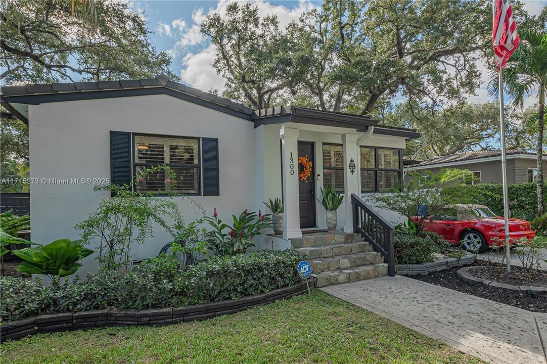 For Sale: $1,175,000 (3 beds, 2 baths, 1631 Square Feet)