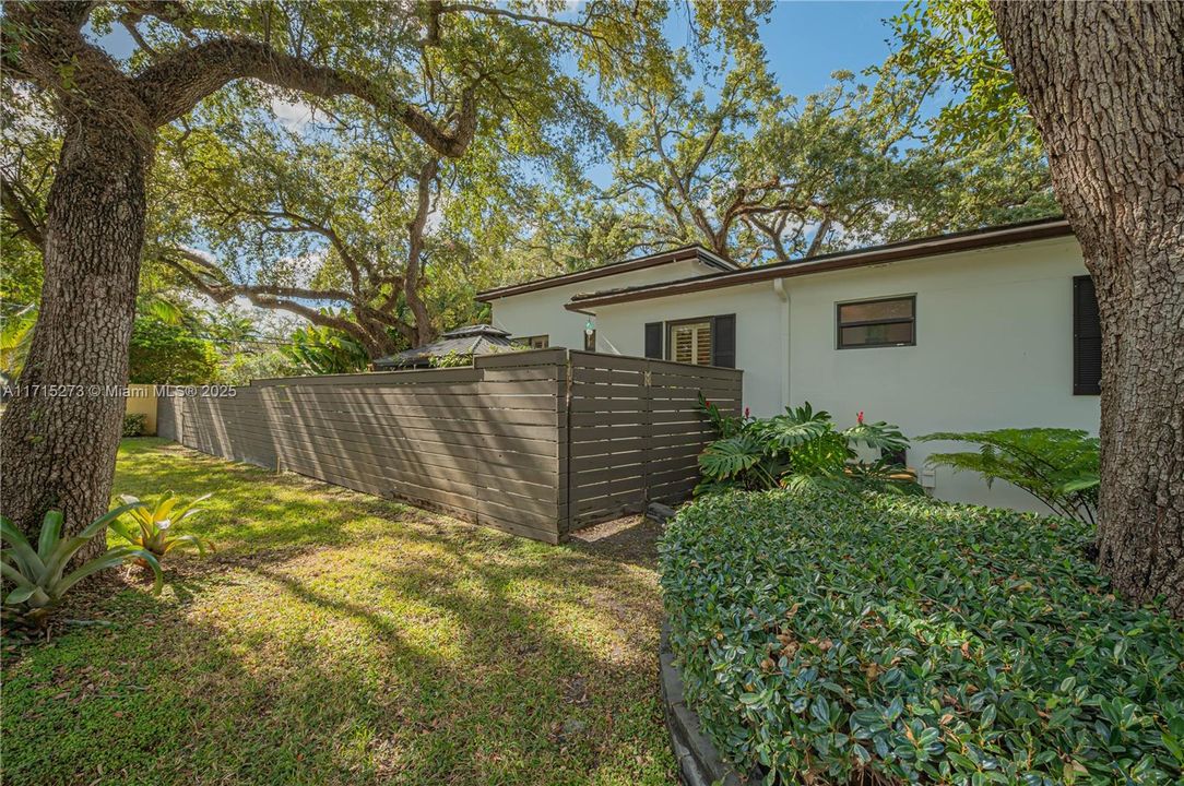 For Sale: $1,175,000 (3 beds, 2 baths, 1631 Square Feet)