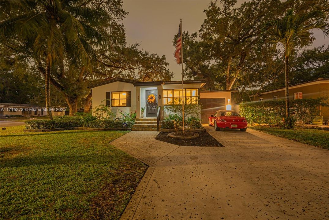 For Sale: $1,175,000 (3 beds, 2 baths, 1631 Square Feet)