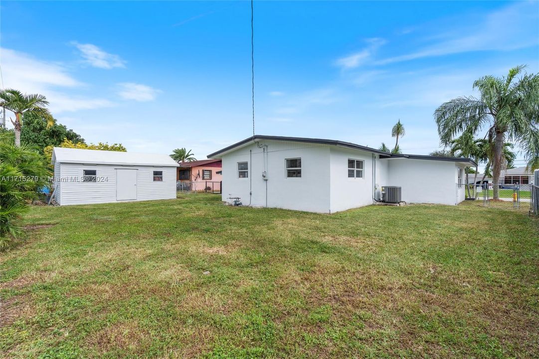 For Sale: $599,900 (3 beds, 2 baths, 1228 Square Feet)