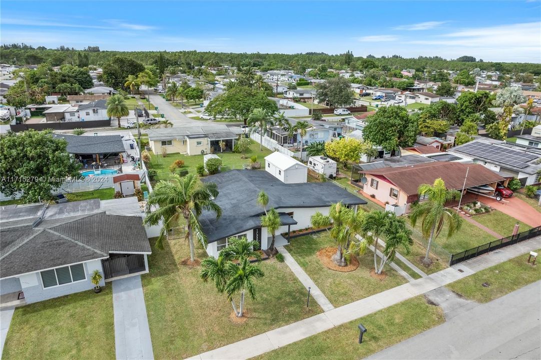 For Sale: $599,900 (3 beds, 2 baths, 1228 Square Feet)