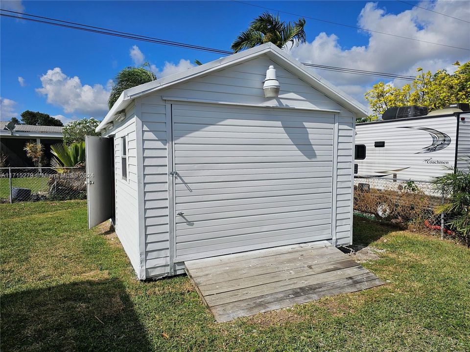 For Sale: $599,900 (3 beds, 2 baths, 1228 Square Feet)