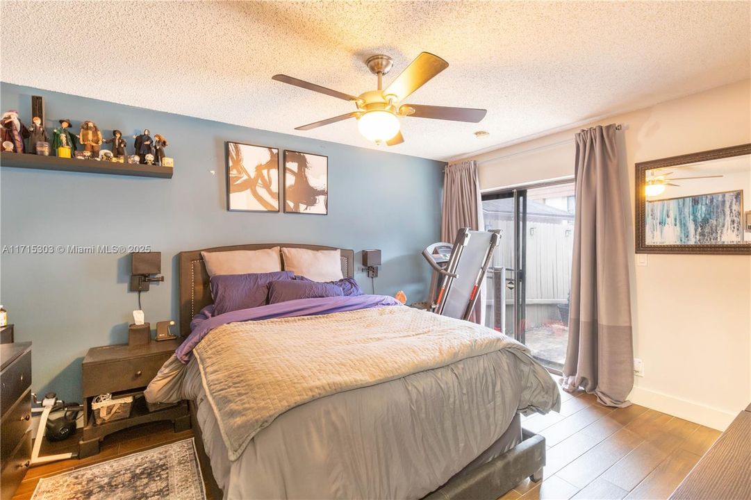 For Sale: $369,000 (2 beds, 2 baths, 960 Square Feet)