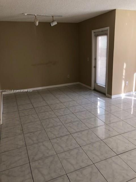 For Rent: $2,100 (2 beds, 2 baths, 1148 Square Feet)