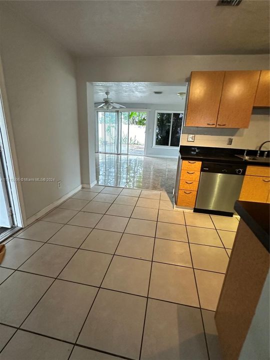 For Rent: $2,900 (3 beds, 2 baths, 1407 Square Feet)