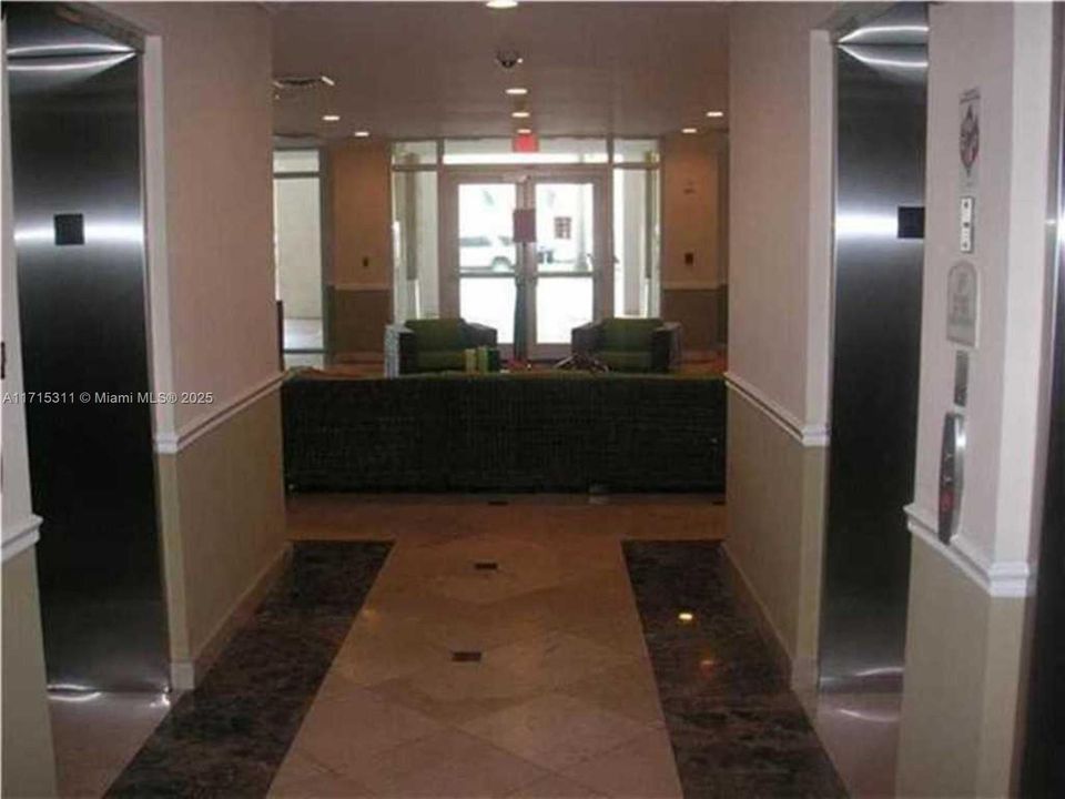 ELEVATOR'S LOBBY