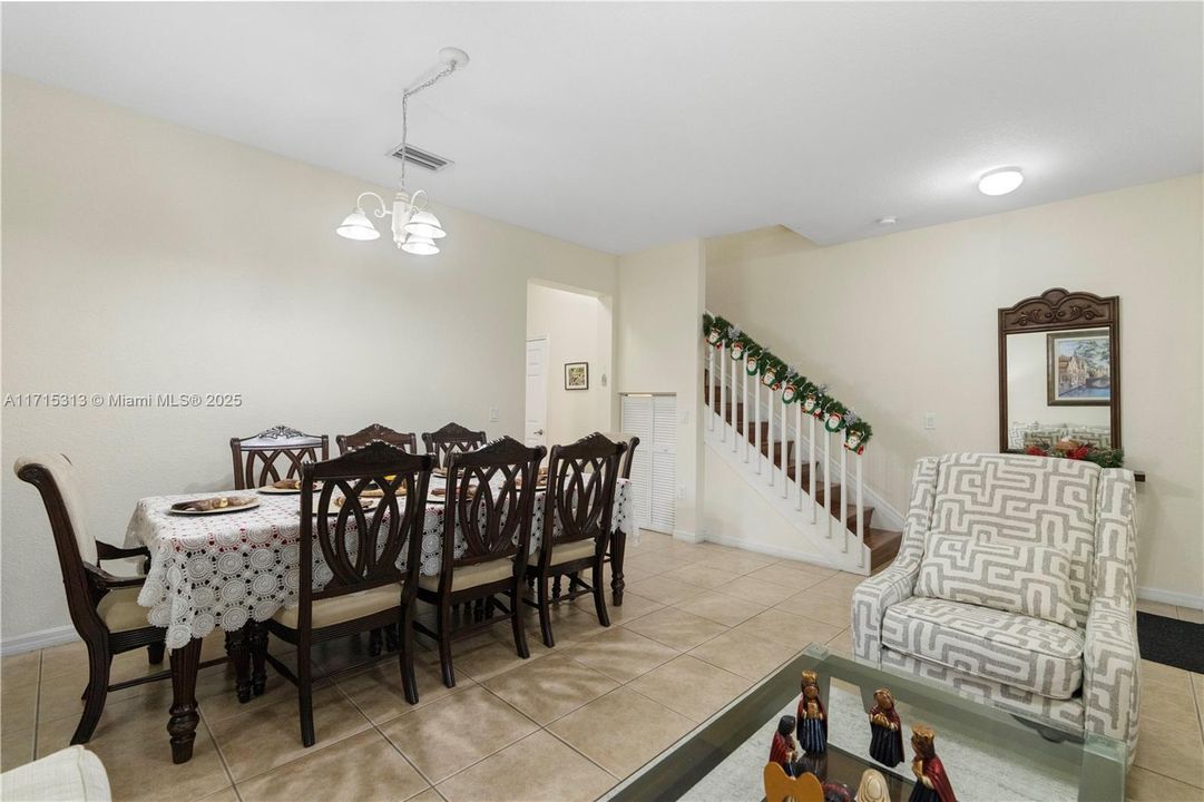 For Sale: $429,000 (3 beds, 2 baths, 1656 Square Feet)