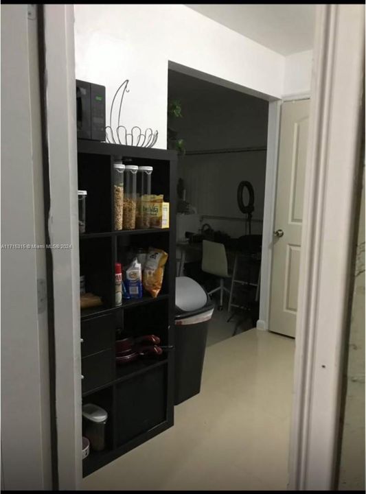 For Rent: $1,600 (1 beds, 1 baths, 2297 Square Feet)