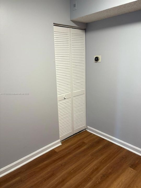 For Rent: $2,200 (2 beds, 2 baths, 975 Square Feet)