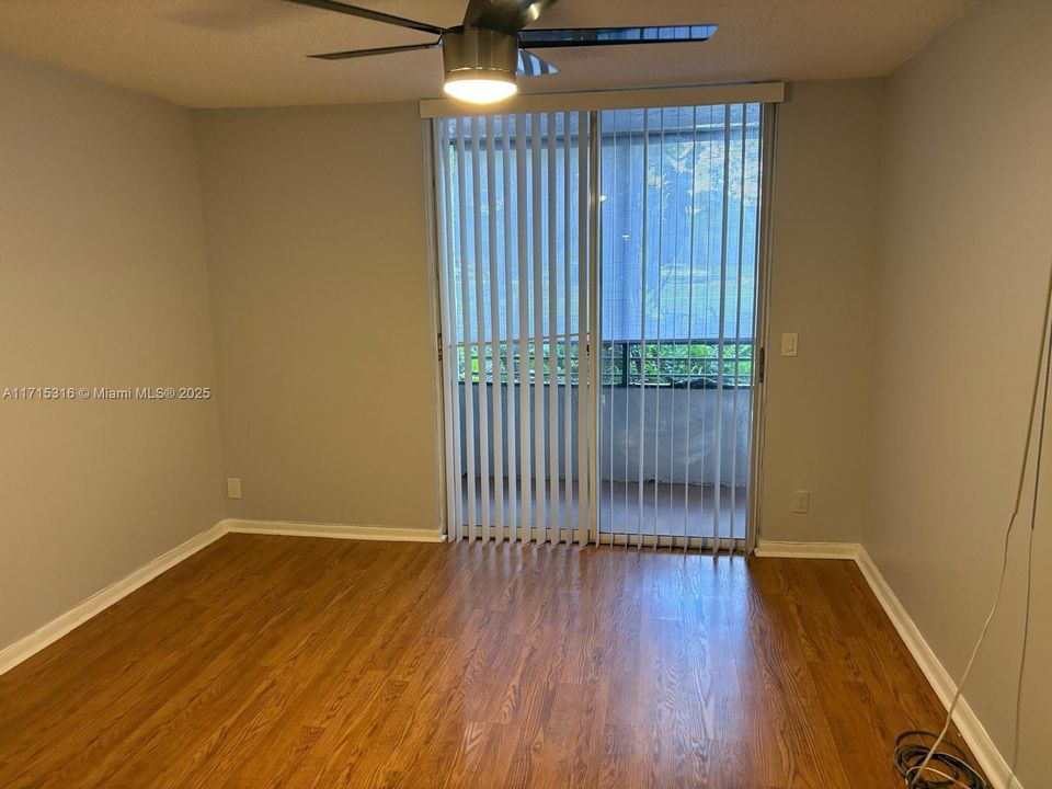 For Rent: $2,200 (2 beds, 2 baths, 975 Square Feet)