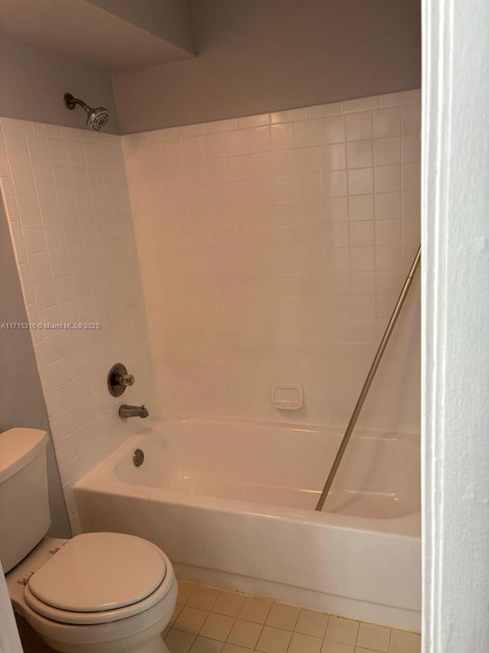 For Rent: $2,200 (2 beds, 2 baths, 975 Square Feet)