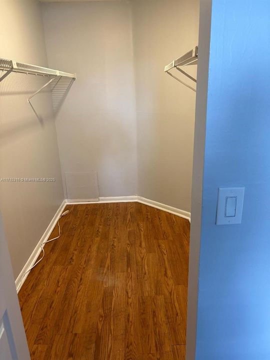 For Rent: $2,200 (2 beds, 2 baths, 975 Square Feet)