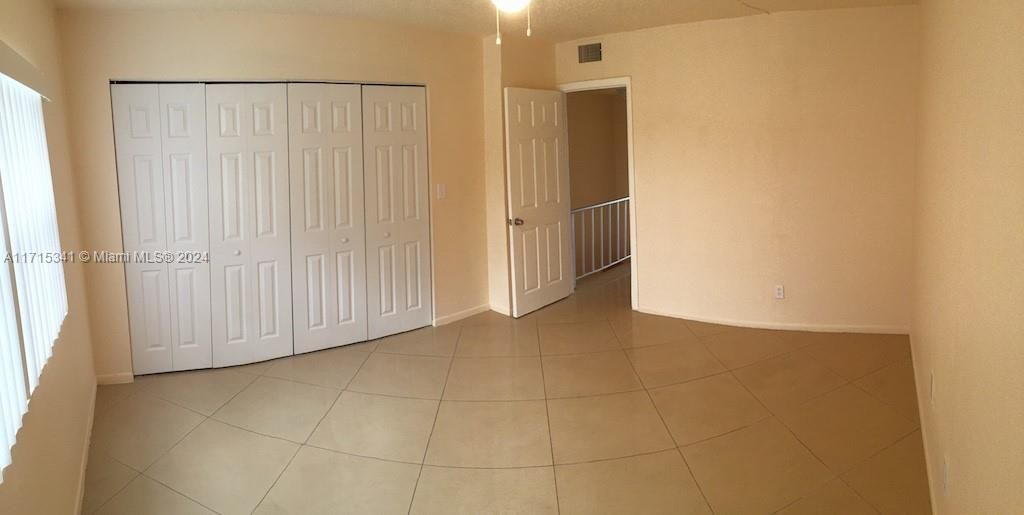 For Sale: $300,000 (2 beds, 1 baths, 1064 Square Feet)