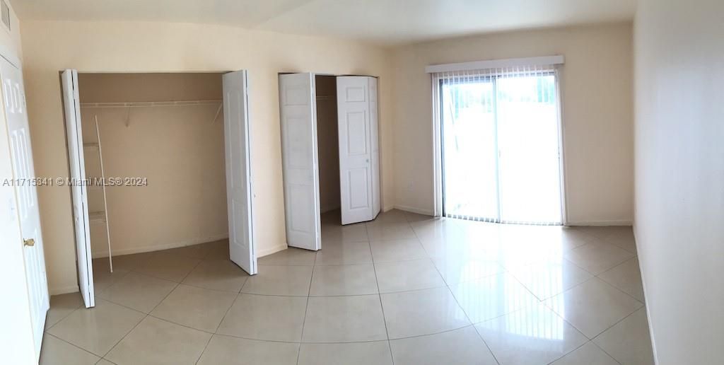 For Sale: $300,000 (2 beds, 1 baths, 1064 Square Feet)