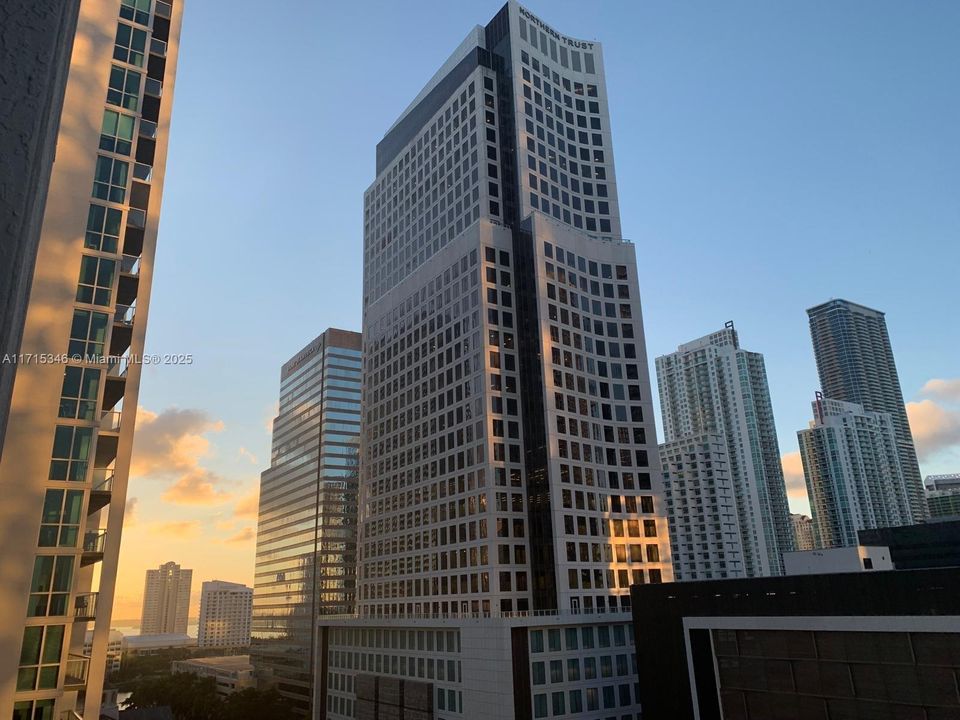 待售: $345,000 (0 贝兹, 1 浴室, 551 平方英尺)