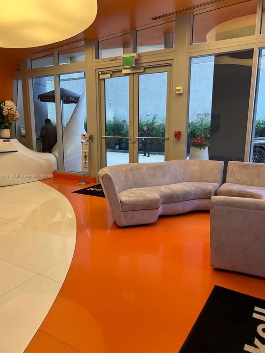 待售: $345,000 (0 贝兹, 1 浴室, 551 平方英尺)