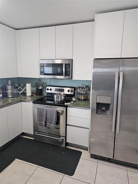 For Rent: $3,000 (2 beds, 1 baths, 2867 Square Feet)