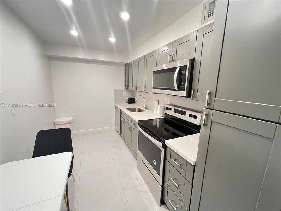 En Venta: $429,000 (2 camas, 2 baños, 1200 Pies cuadrados)