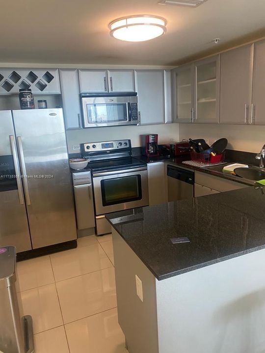 For Rent: $3,000 (2 beds, 2 baths, 1002 Square Feet)