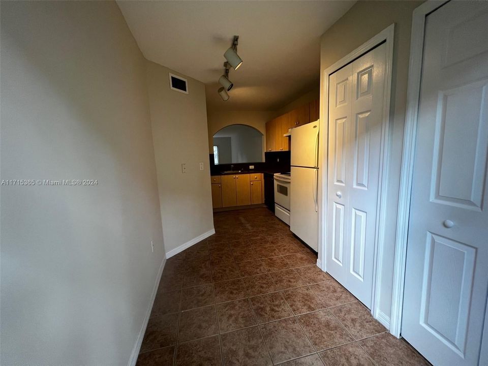 For Rent: $1,850 (2 beds, 2 baths, 822 Square Feet)