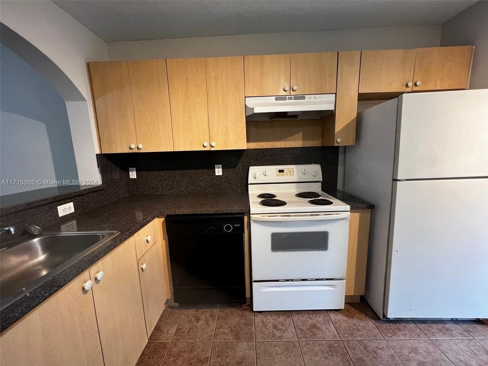 For Rent: $1,850 (2 beds, 2 baths, 822 Square Feet)