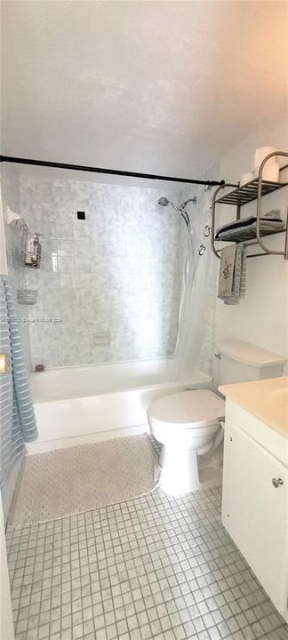 Active With Contract: $1,950 (1 beds, 1 baths, 756 Square Feet)