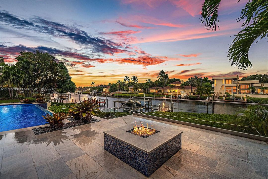 Pool / Water View