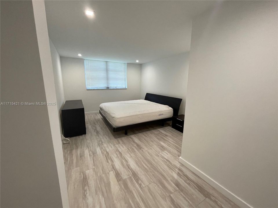 For Rent: $2,100 (1 beds, 1 baths, 812 Square Feet)