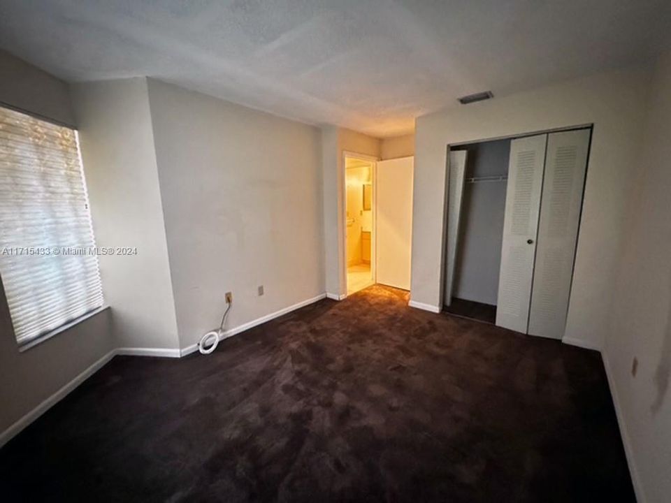 For Sale: $325,000 (2 beds, 2 baths, 1008 Square Feet)