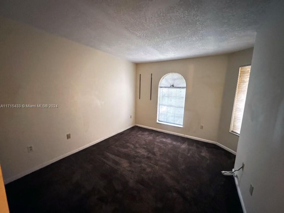 For Sale: $325,000 (2 beds, 2 baths, 1008 Square Feet)