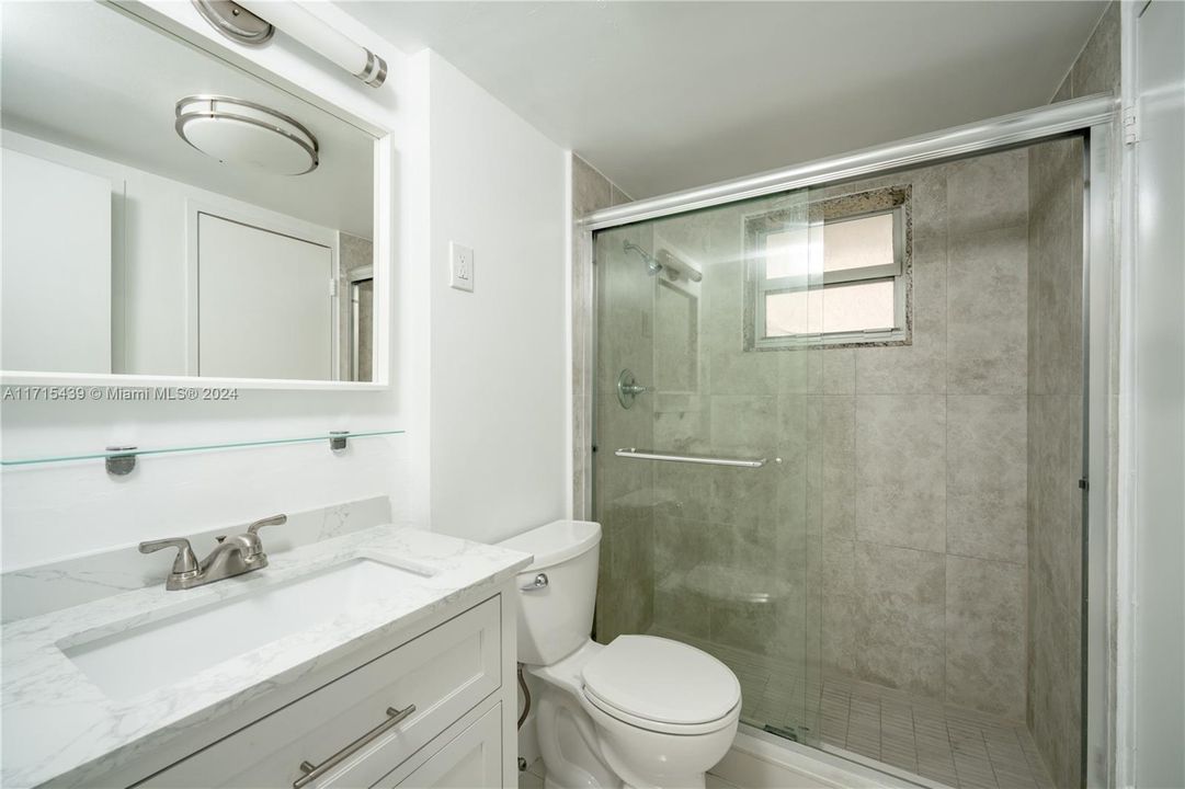 For Rent: $1,900 (1 beds, 1 baths, 639 Square Feet)