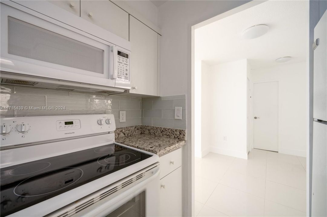 For Rent: $1,900 (1 beds, 1 baths, 639 Square Feet)