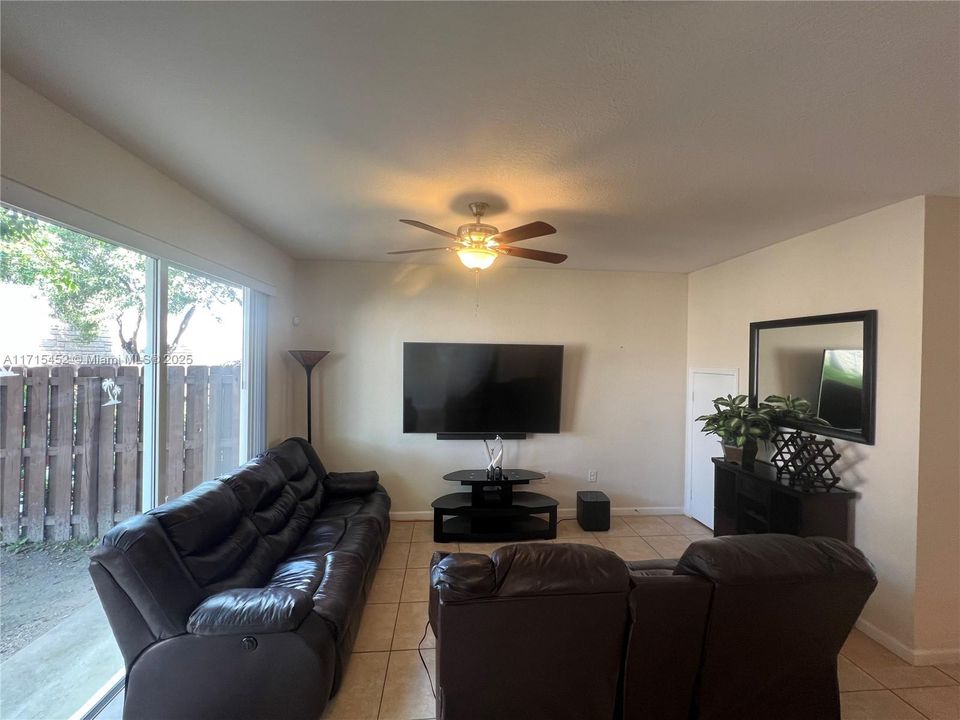 For Sale: $375,000 (3 beds, 2 baths, 1564 Square Feet)