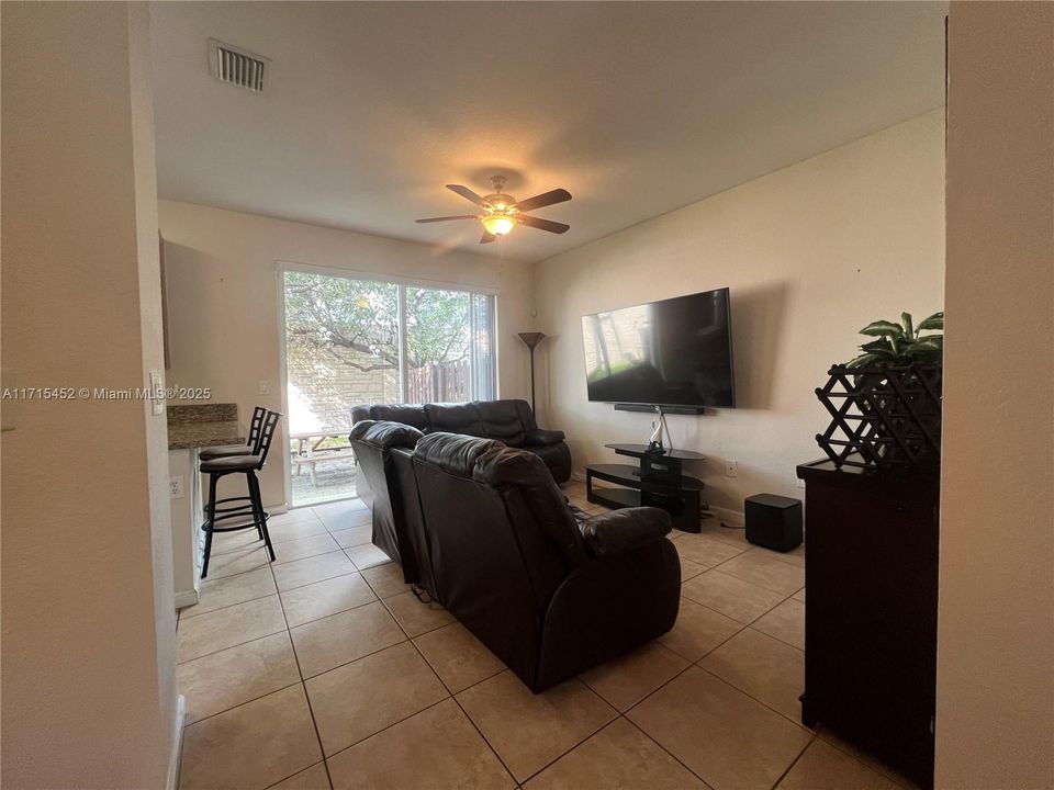 For Sale: $375,000 (3 beds, 2 baths, 1564 Square Feet)