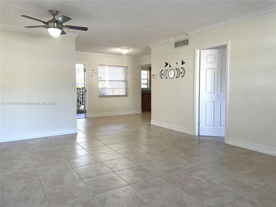 For Rent: $1,700 (1 beds, 1 baths, 705 Square Feet)