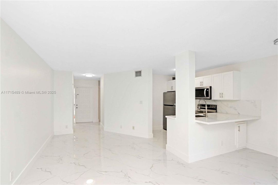 For Rent: $2,150 (1 beds, 1 baths, 862 Square Feet)