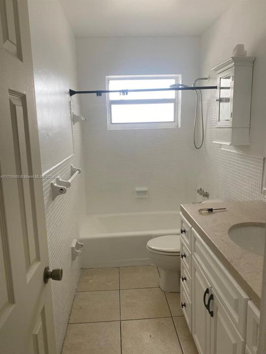 For Rent: $1,450 (1 beds, 1 baths, 761 Square Feet)