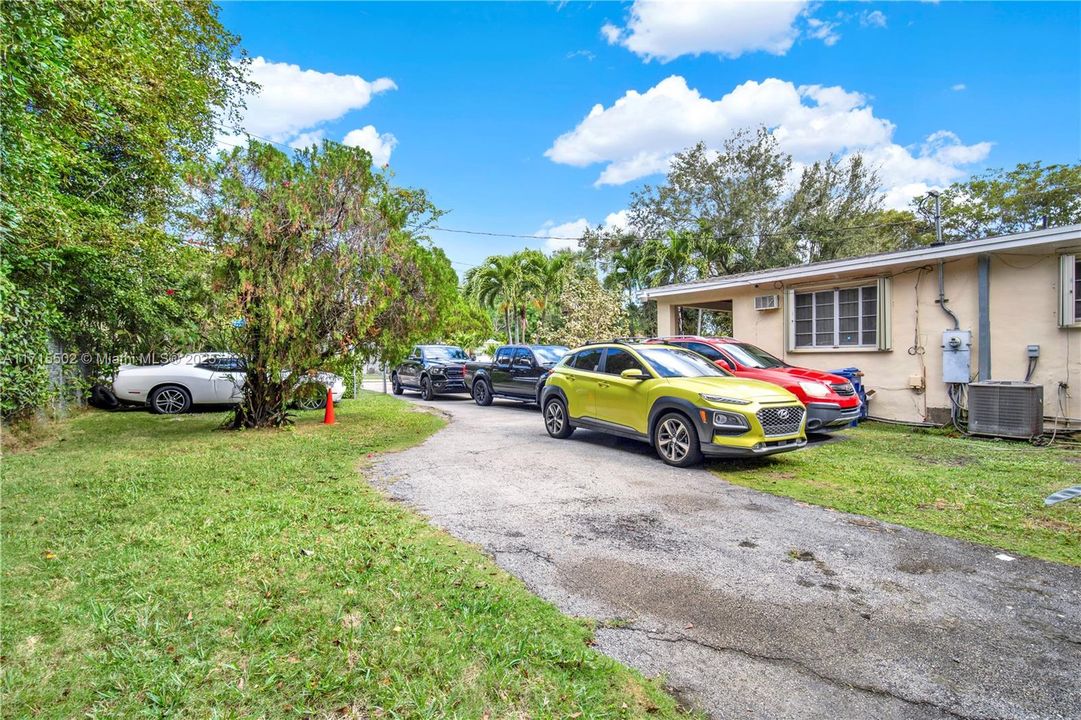 For Sale: $900,000 (4 beds, 2 baths, 2541 Square Feet)