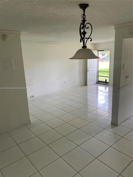 For Rent: $1,495 (1 beds, 1 baths, 691 Square Feet)