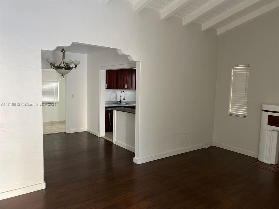 For Rent: $3,950 (2 beds, 1 baths, 1300 Square Feet)