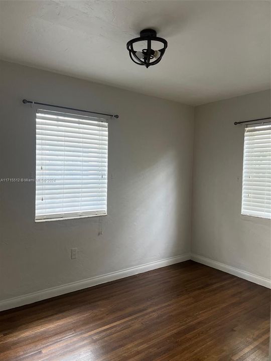 For Rent: $3,950 (2 beds, 1 baths, 1300 Square Feet)