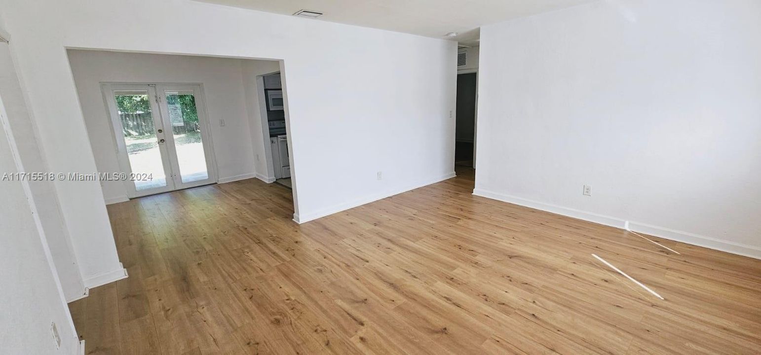 For Rent: $3,300 (3 beds, 2 baths, 1287 Square Feet)