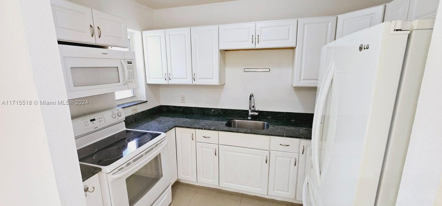 For Rent: $3,300 (3 beds, 2 baths, 1287 Square Feet)