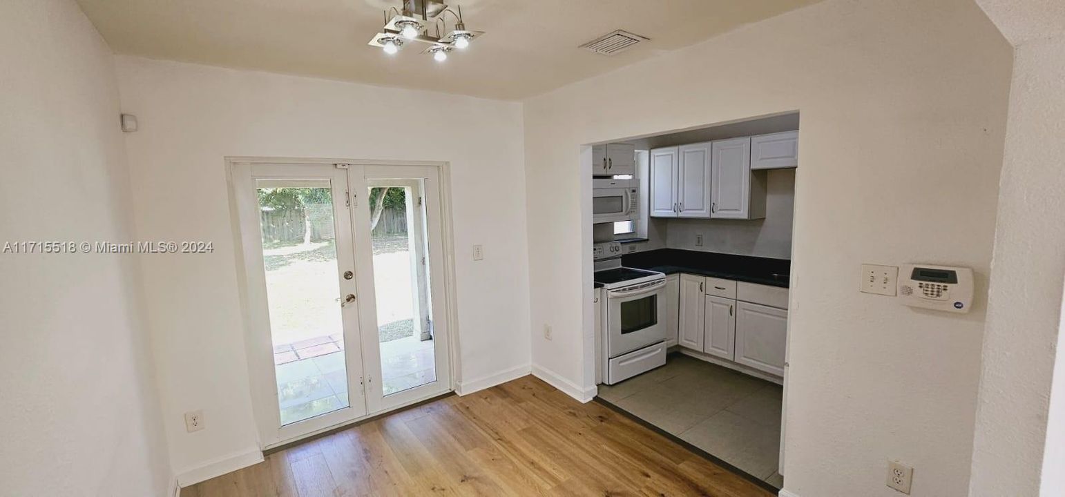 For Rent: $3,300 (3 beds, 2 baths, 1287 Square Feet)